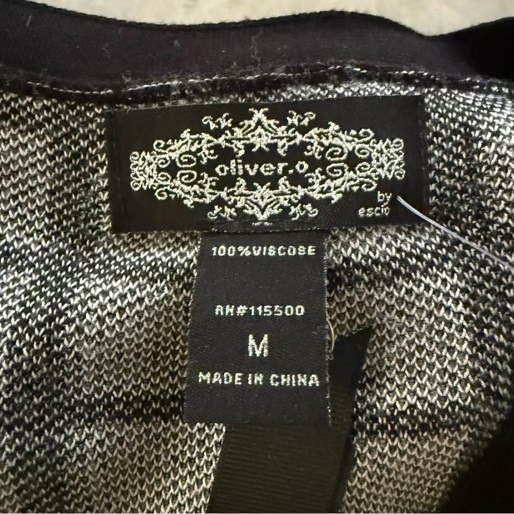 Elegant Black and Beige Grid Pattern Cardigan - Picture 6 of 7